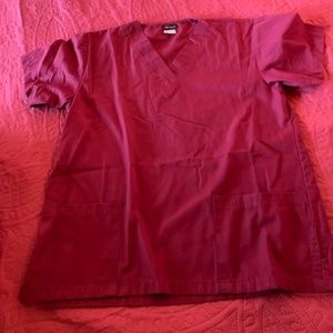 Scrub top, burgundy, small, 2 pockets in front, excellent condition